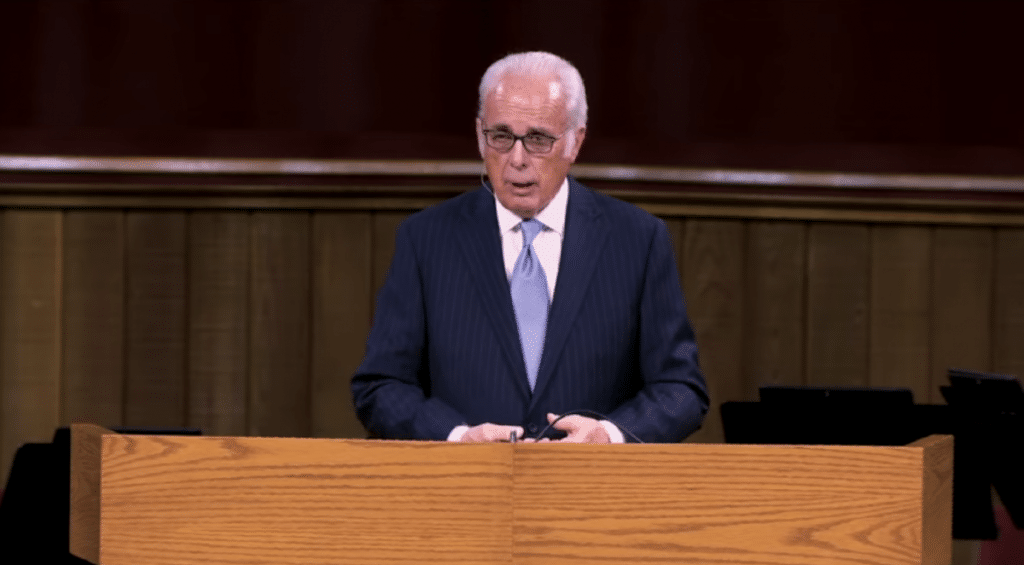 John MacArthur preaches at Grace Community Church